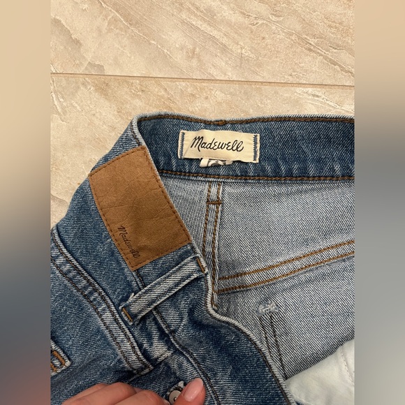Madewell 90’s Straight Jeans in Classic Blue - Picture 5 of 6